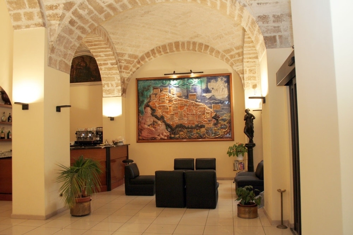 Imagen de los interiores del Hotel Adria, Bari. Foto 19