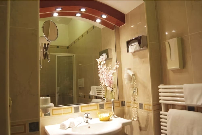 Imagen de la habitación del Hotel Adria, Bari. Foto 12