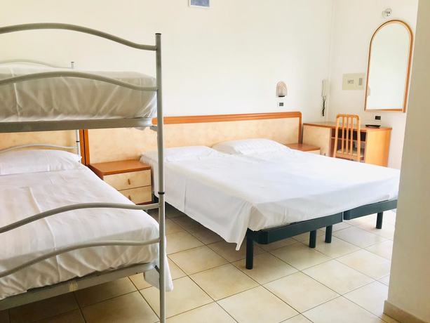 Imagen de la habitación del Hotel Adria Beach. Foto 5