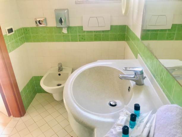 Imagen de la habitación del Hotel Adria Beach. Foto 7