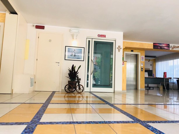 Imagen de los interiores del Hotel Adria Beach. Foto 14