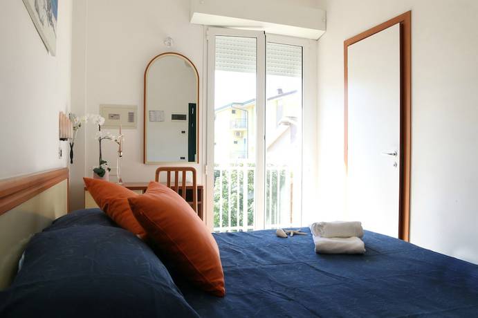 Imagen de la habitación del Hotel Adria Beach. Foto 10