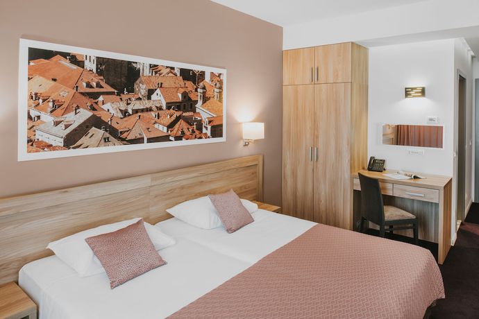 Imagen de la habitación del Hotel Adria Dubrovnik. Foto 11