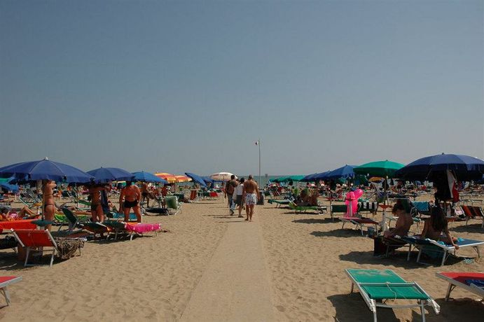 Imagen de la habitación del Hotel Adria, Lignano Sabbiadoro. Foto 4
