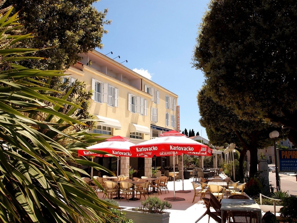 Imagen de los exteriores del Hotel Adria, Malinska. Foto 12