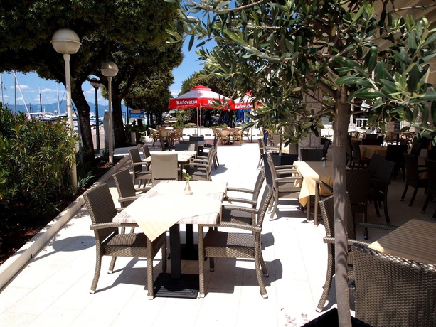Imagen de los exteriores del Hotel Adria, Malinska. Foto 13