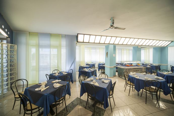 Imagen del bar/restaurante del Hotel Adria Mare. Foto 3