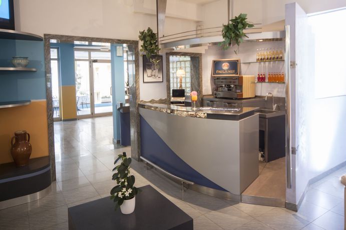 Imagen del bar/restaurante del Hotel Adria Mare. Foto 4