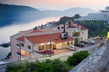 Imagen de los exteriores del Hotel Adria, Neum. Foto 7