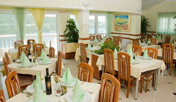 Imagen del bar/restaurante del Hotel Adria, Neum. Foto 2