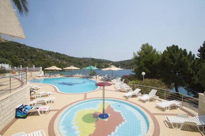 Imagen de los exteriores del Hotel Adria, Vela Luka. Foto 6