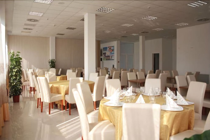 Imagen del bar/restaurante del Hotel Adria sport. Foto 4