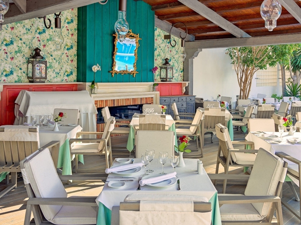 Imagen del bar/restaurante del Hotel Adrián Hoteles Colón Guanahaní Adultos Only. Foto 4