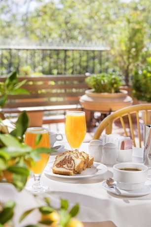 Imagen del bar/restaurante del Hotel Adrian. Foto 3