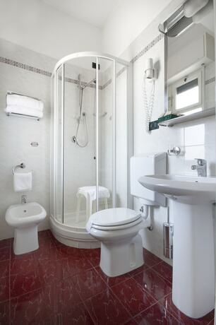 Imagen de la habitación del Hotel Adriana, CELLE LIGURE. Foto 16