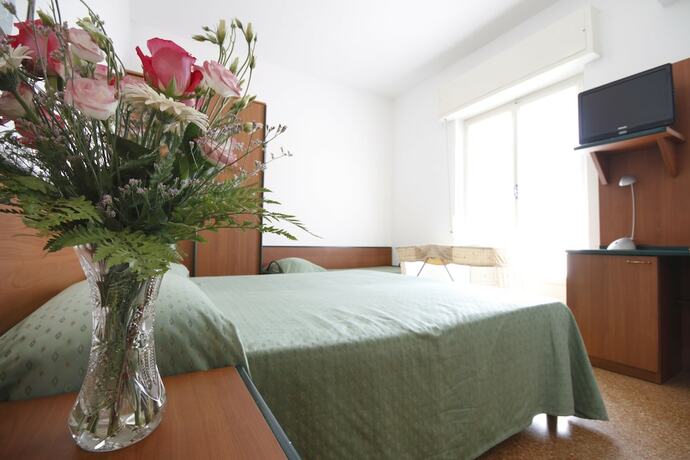 Imagen de la habitación del Hotel Adriana, CELLE LIGURE. Foto 17