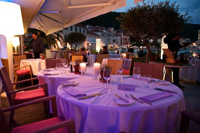 Imagen del bar/restaurante del Hotel Adriana Hvar Spa. Foto 6