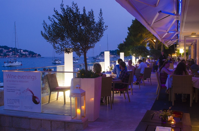 Imagen del bar/restaurante del Hotel Adriana Hvar Spa. Foto 7