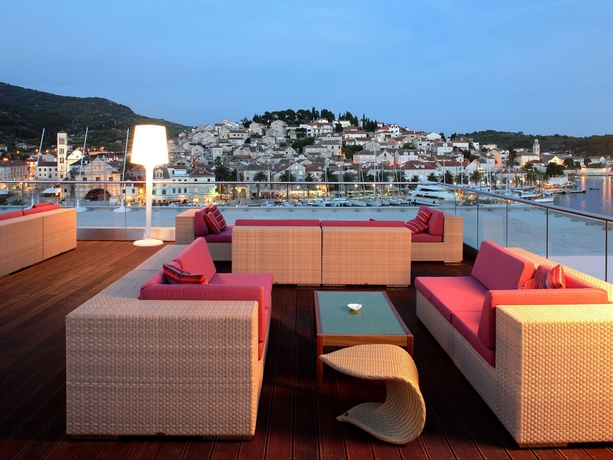 Imagen del bar/restaurante del Hotel Adriana Hvar Spa. Foto 8