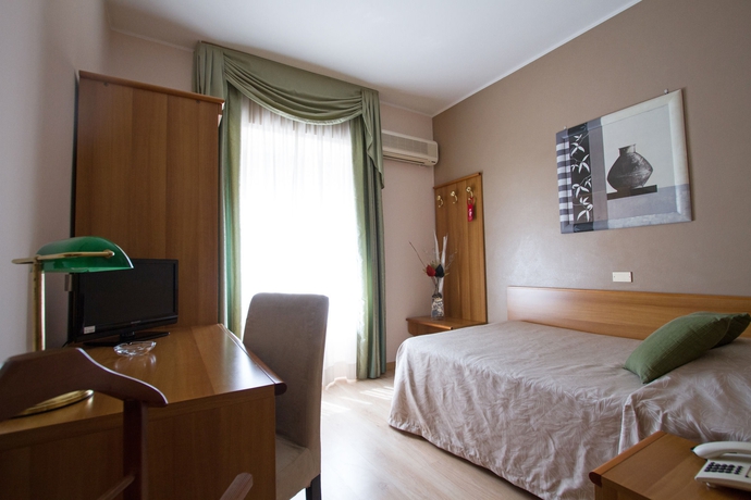 Imagen de la habitación del Hotel Adriano, Turín. Foto 6