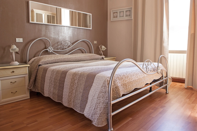 Imagen de la habitación del Hotel Adriano, Turín. Foto 9