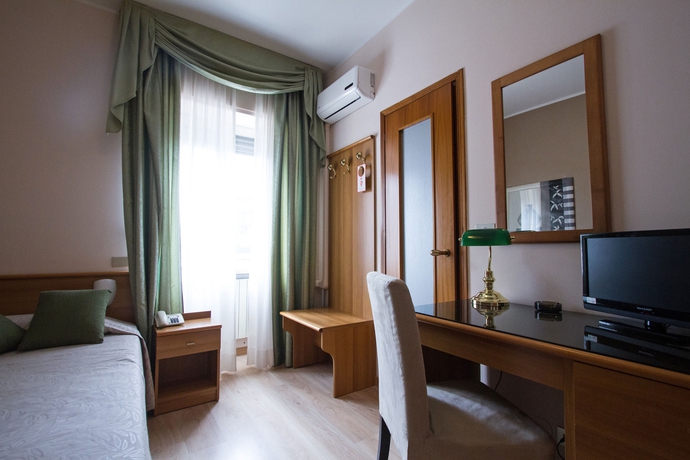 Imagen de la habitación del Hotel Adriano, Turín. Foto 11