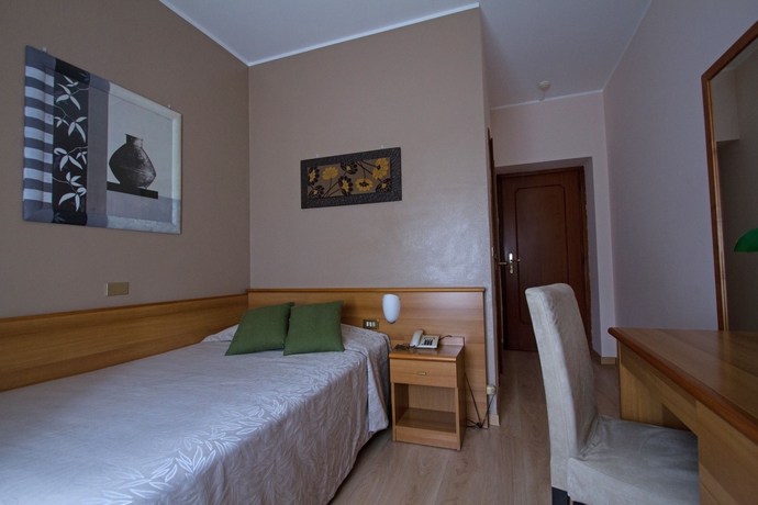 Imagen de la habitación del Hotel Adriano, Turín. Foto 12