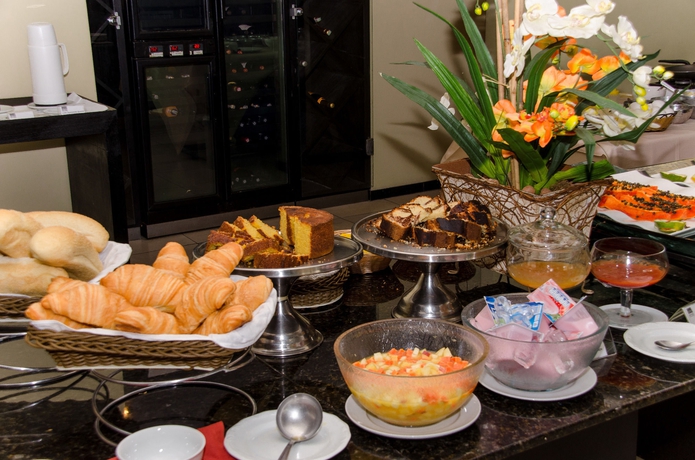 Imagen del bar/restaurante del Hotel Adrianópolis All Suites. Foto 2