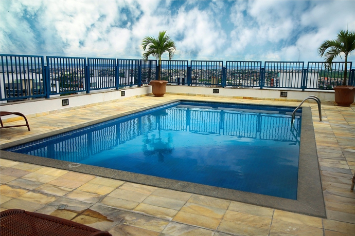 Imagen de la piscina del Hotel Adrianópolis All Suites. Foto 16