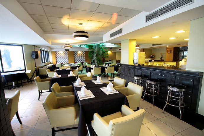 Imagen del bar/restaurante del Hotel Adrianópolis All Suites. Foto 3