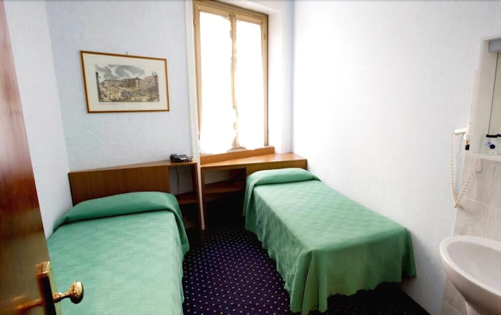 Imagen de la habitación del Hotel Adriatic, Roma. Foto 6