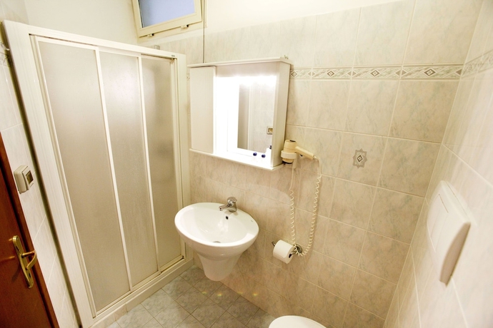 Imagen de la habitación del Hotel Adriatic, Roma. Foto 8