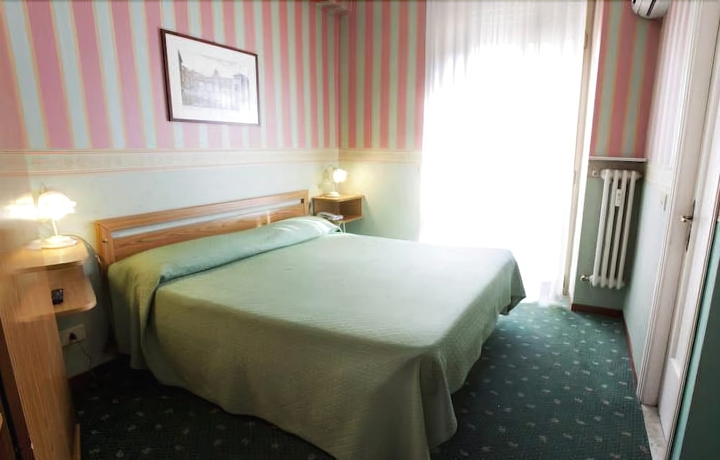 Imagen de la habitación del Hotel Adriatic, Roma. Foto 9