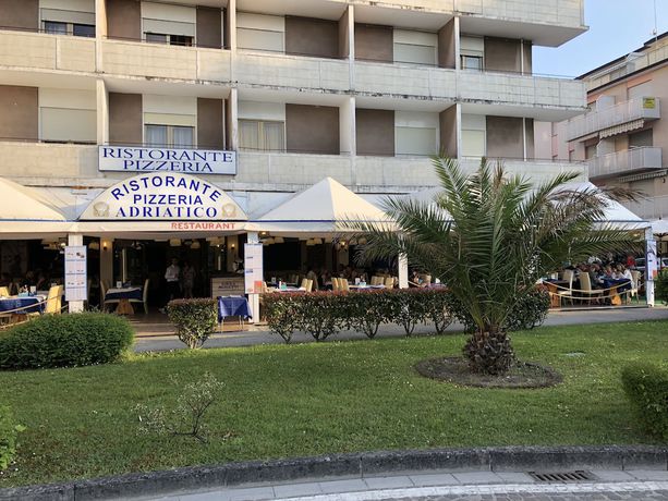 Imagen de los exteriores del Hotel Adriatico, Bibione. Foto 18