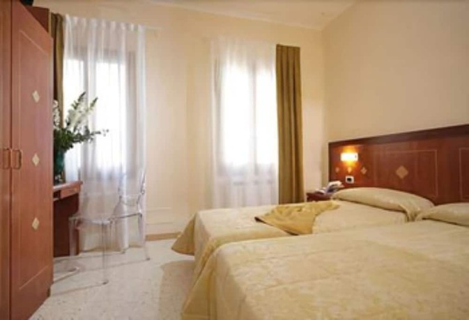 Imagen de la habitación del Hotel Adriatico, Cannaregio. Foto 15