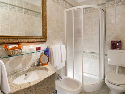 Imagen de la habitación del Hotel Adriatico Hotels Milano Marittima. Foto 4