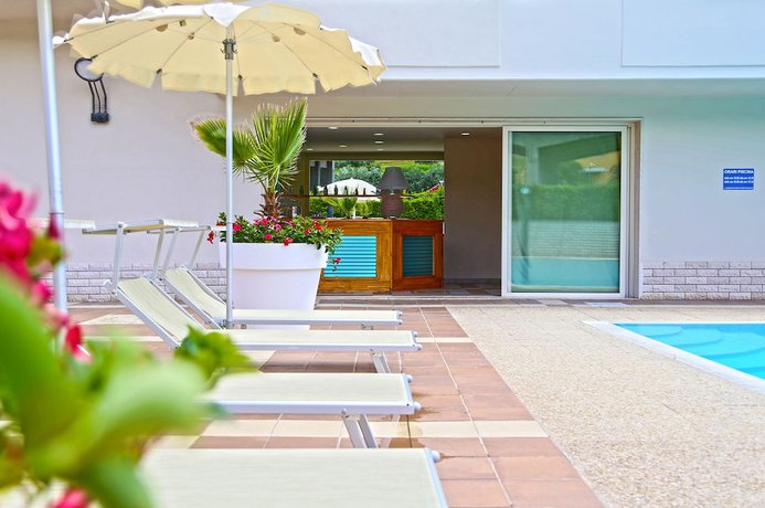 Imagen de la piscina del Hotel Adriatico, Vasto. Foto 14