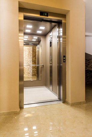 Imagen de los interiores del Hotel Adriatik Budva apartments. Foto 20