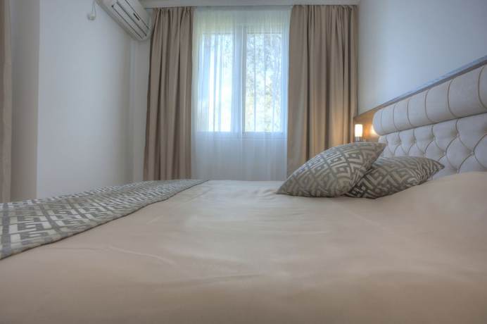 Imagen de la habitación del Hotel Adrovic Sveti Stefan. Foto 3