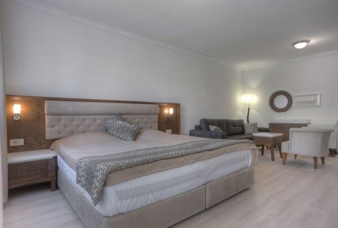 Imagen de la habitación del Hotel Adrovic Sveti Stefan. Foto 6