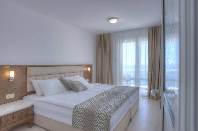 Imagen de la habitación del Hotel Adrovic Sveti Stefan. Foto 9