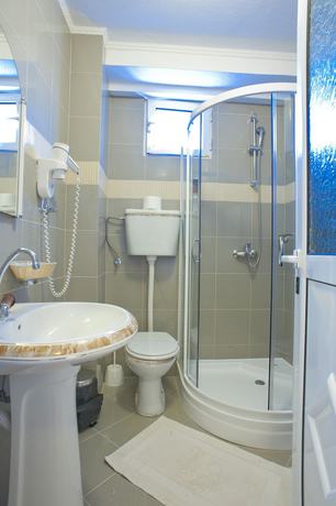 Imagen de la habitación del Hotel Adrovic Sveti Stefan. Foto 11