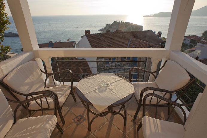 Imagen de la habitación del Hotel Adrovic Sveti Stefan. Foto 13