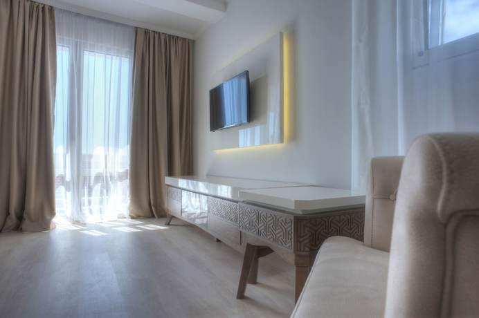 Imagen de la habitación del Hotel Adrovic Sveti Stefan. Foto 14