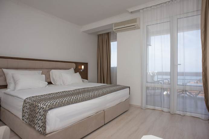 Imagen de la habitación del Hotel Adrovic Sveti Stefan. Foto 15