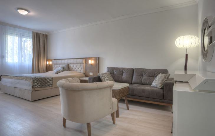 Imagen de la habitación del Hotel Adrovic Sveti Stefan. Foto 16