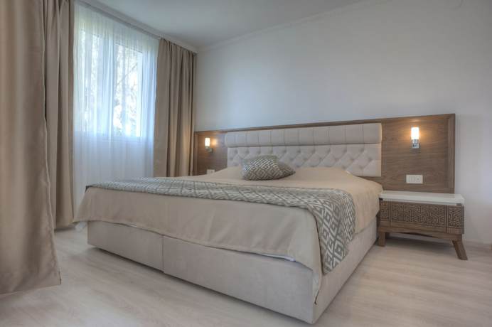 Imagen de la habitación del Hotel Adrovic Sveti Stefan. Foto 18