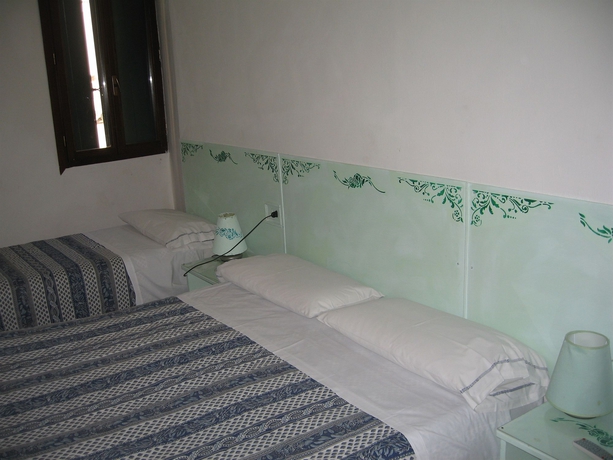 Imagen de la habitación del Hotel Adua. Foto 4