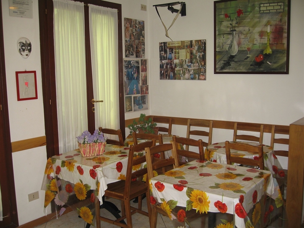 Imagen del bar/restaurante del Hotel Adua. Foto 2