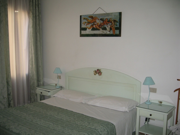 Imagen de la habitación del Hotel Adua. Foto 9